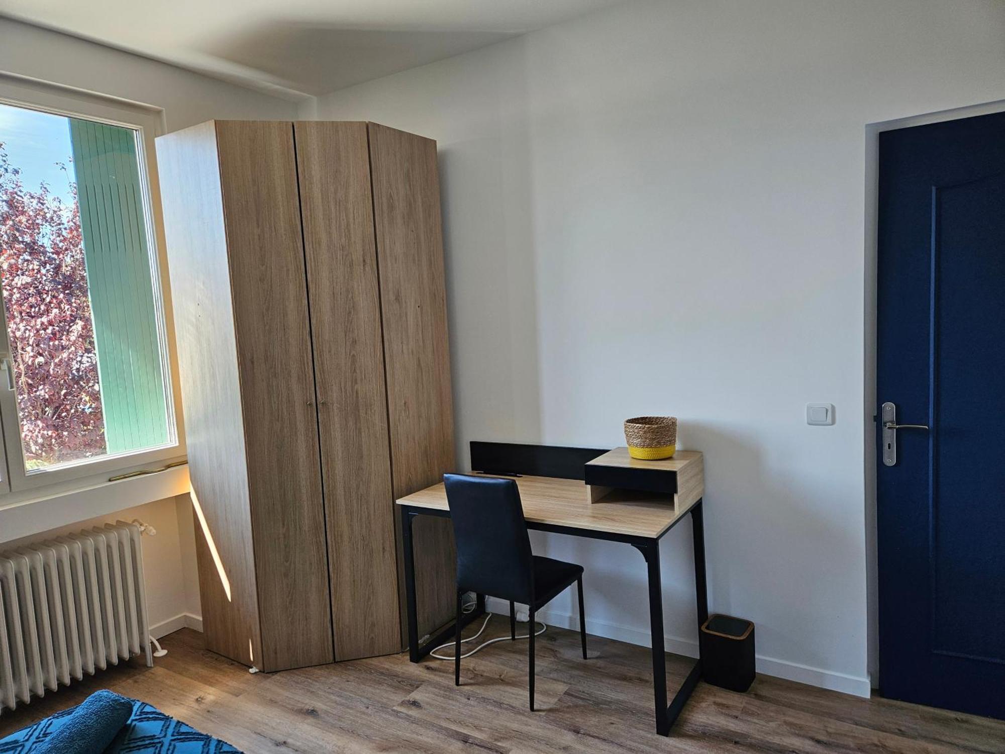 Maison Spacieuse Privatisee Ou A La Chambre - Places De Parking Saint-Michel  Extérieur photo