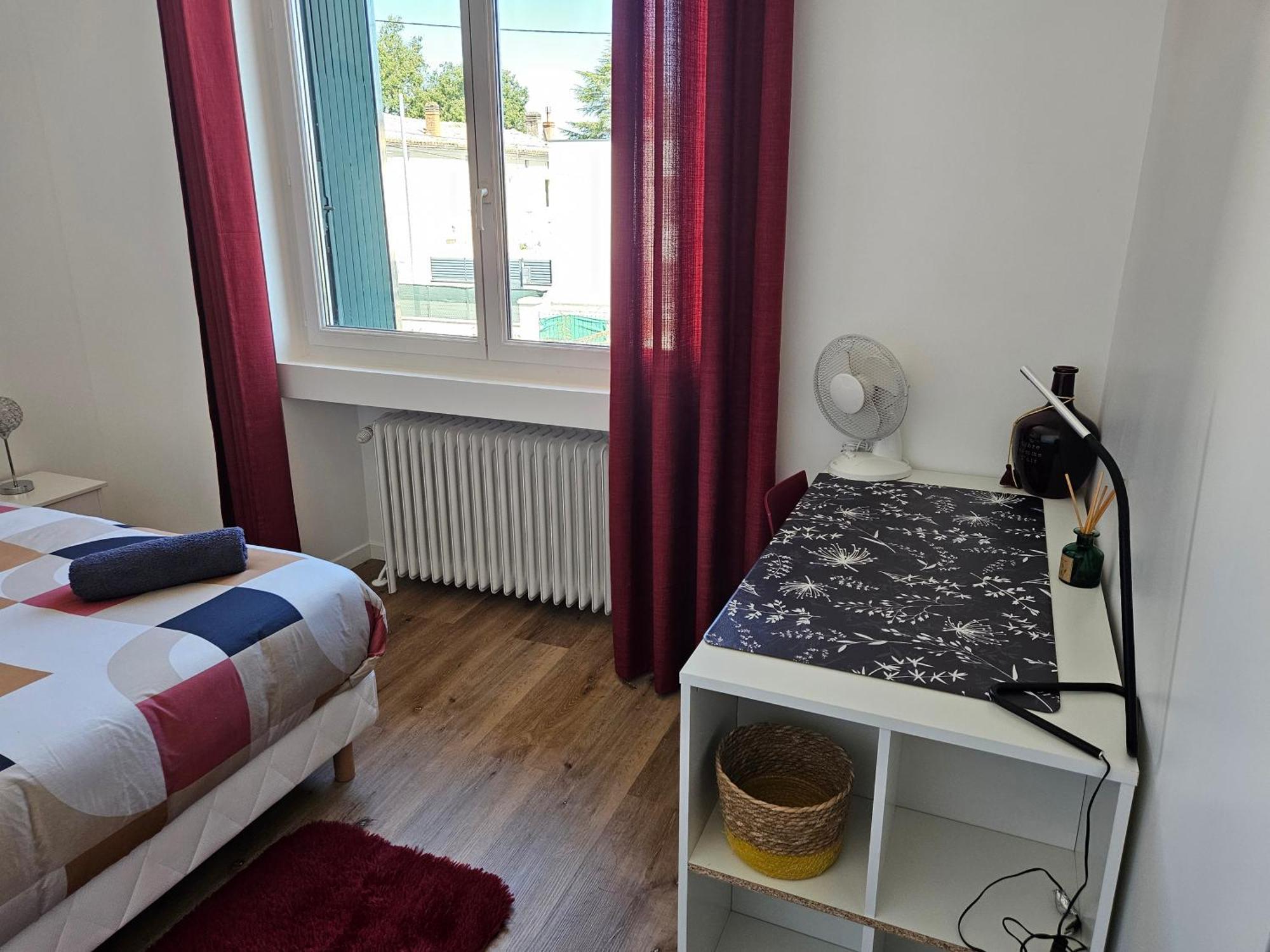 Maison Spacieuse Privatisee Ou A La Chambre - Places De Parking Saint-Michel  Extérieur photo