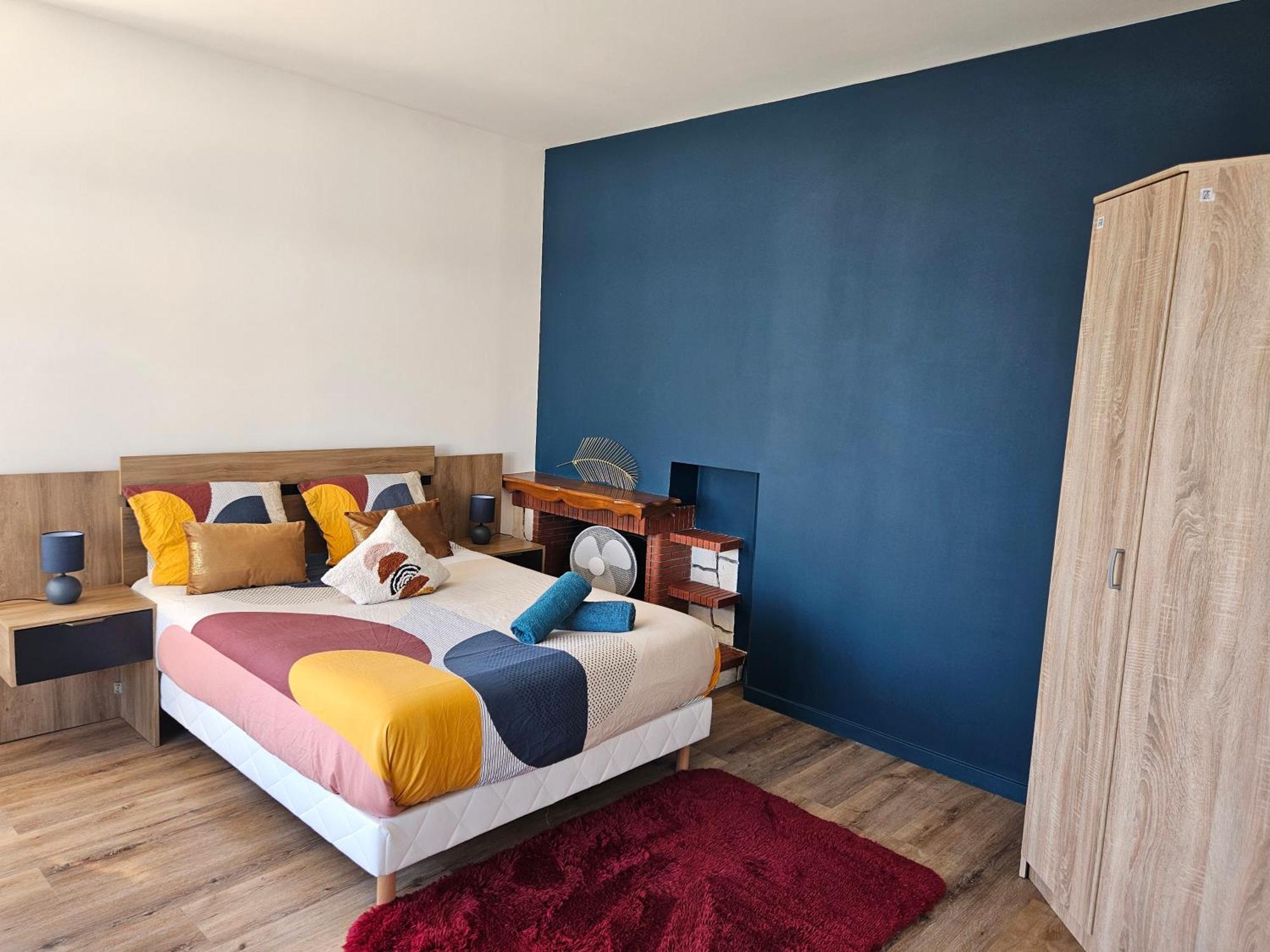 Maison Spacieuse Privatisee Ou A La Chambre - Places De Parking Saint-Michel  Extérieur photo