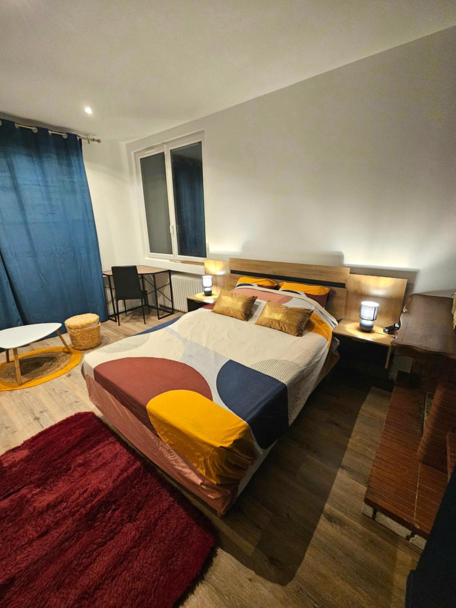 Maison Spacieuse Privatisee Ou A La Chambre - Places De Parking Saint-Michel  Extérieur photo