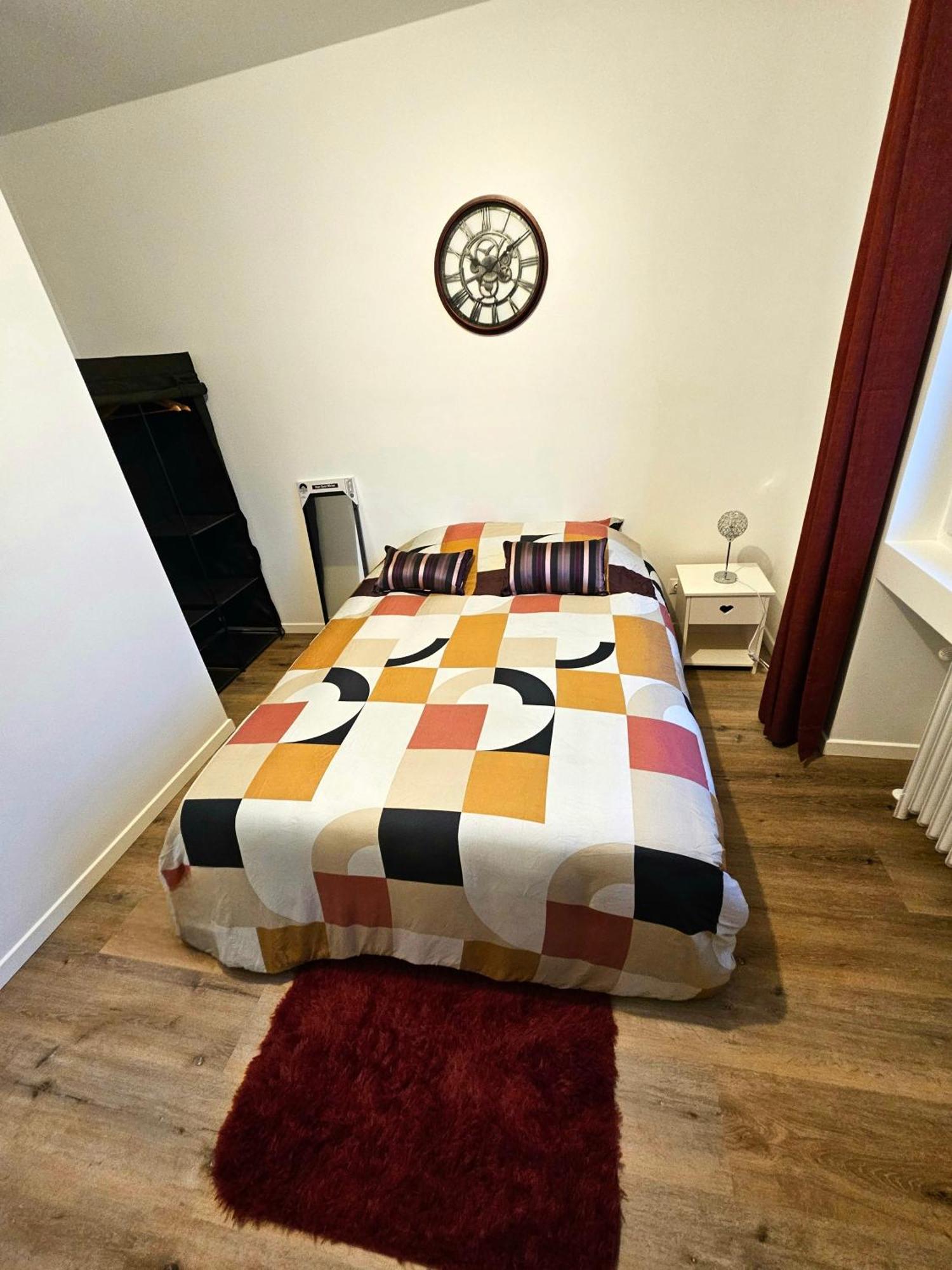 Maison Spacieuse Privatisee Ou A La Chambre - Places De Parking Saint-Michel  Extérieur photo