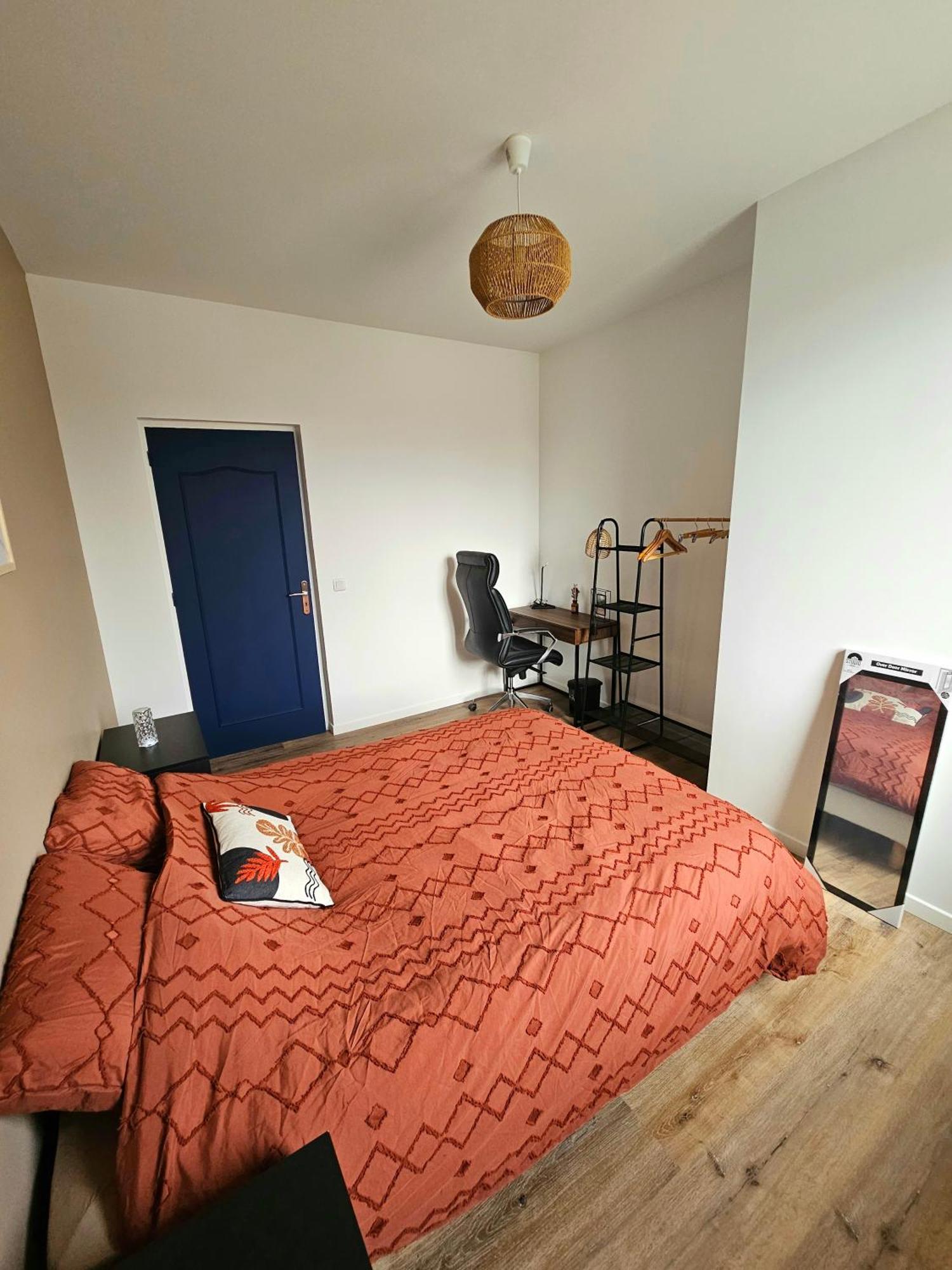 Maison Spacieuse Privatisee Ou A La Chambre - Places De Parking Saint-Michel  Extérieur photo