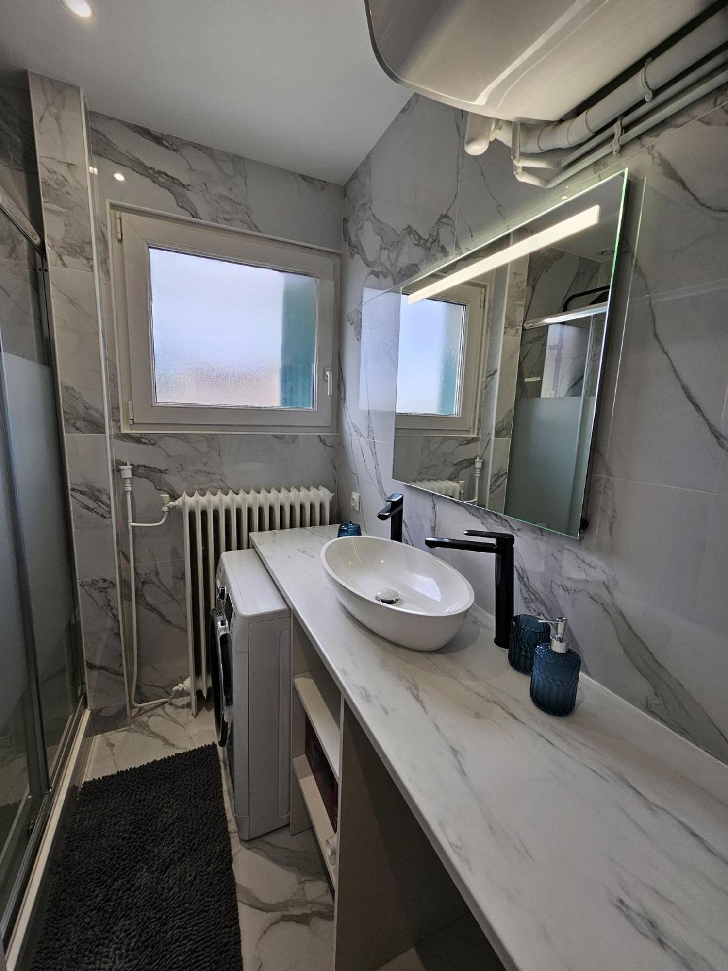 Maison Spacieuse Privatisee Ou A La Chambre - Places De Parking Saint-Michel  Extérieur photo